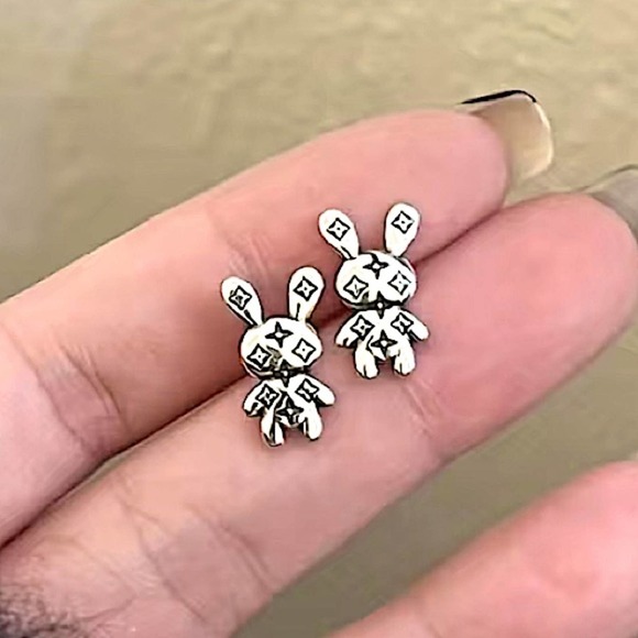 Silver Four Leaf Clover Bunny Rabbit Stud Earrings - Picture 3 of 5